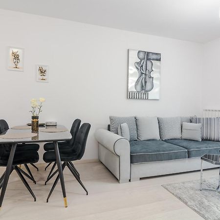 Paris Luxury Top Centre 2Bdr Apt W Work Desk And Wifi Near Nevsky Cathedral Sofia Exterior photo